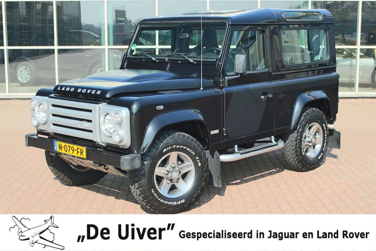 Land Rover Defender 90 - 2.4 TD SW SVX 60th Anniversary „De Uiver” Special - AutoWereld.nl