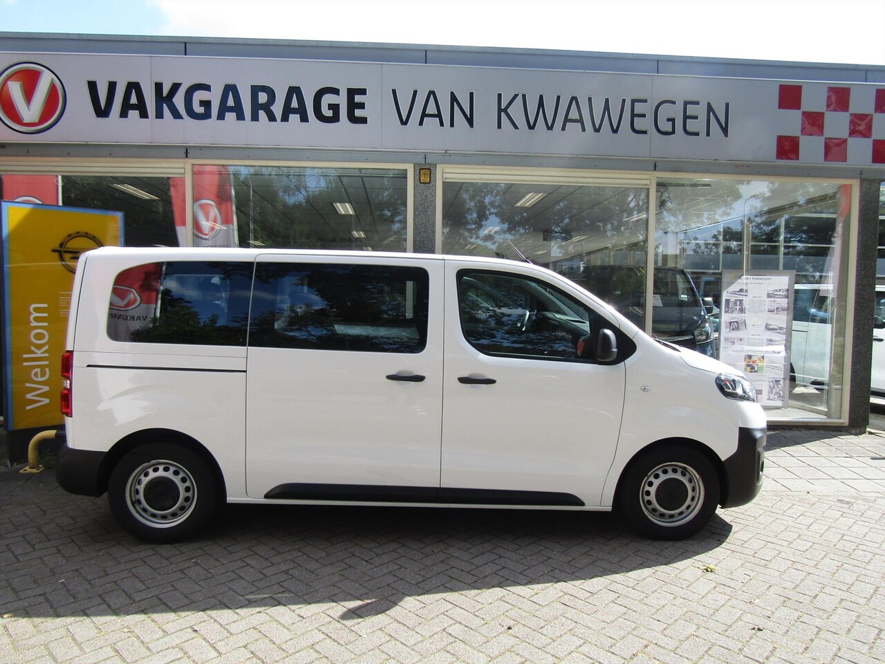 Opel Vivaro - 9 PERS.BUS AIRCO, CRUISE C. BLUET. 17 STUKS - AutoWereld.nl