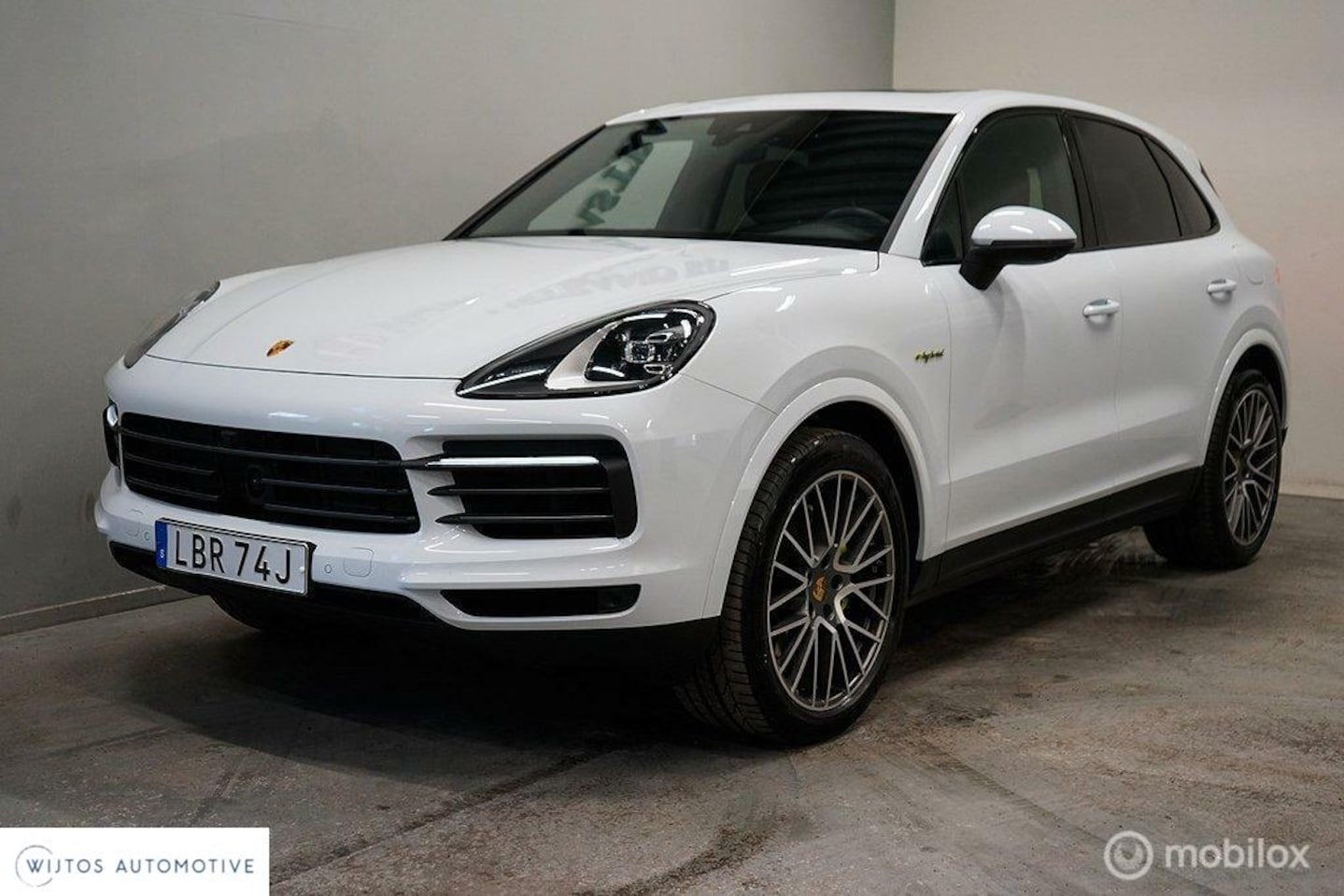 Porsche Cayenne - 3.0 S E-Hybrid Platinum Edition 3.0 S E-Hybrid ​​​​​​​Platinum Edition, pano - AutoWereld.nl