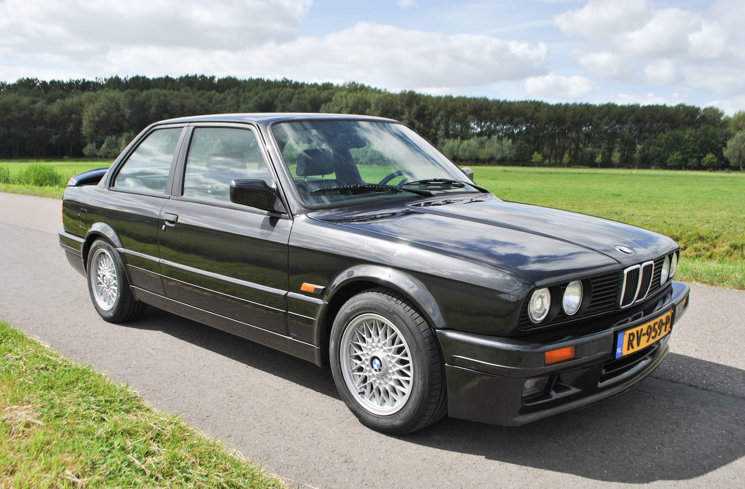 BMW 3-serie - 320si E30 Handbak ‘Italiaanse M3’ met 2.0L M-motor - AutoWereld.nl