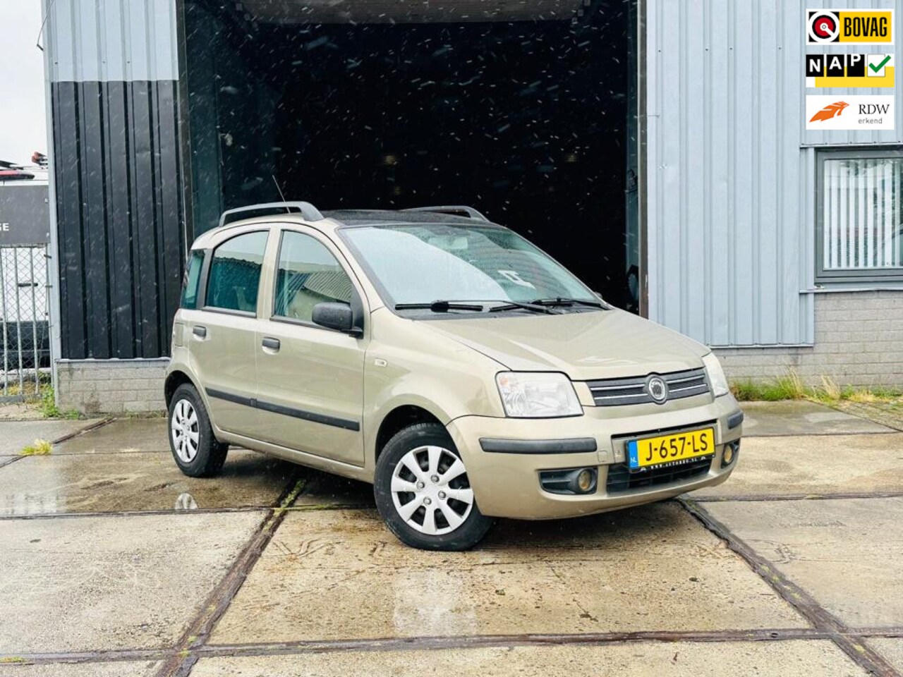 Fiat Panda - 1.2 Active 1.2 Active (Schuif DAK+CarPlay+CAMERA+Trekhaak) - AutoWereld.nl