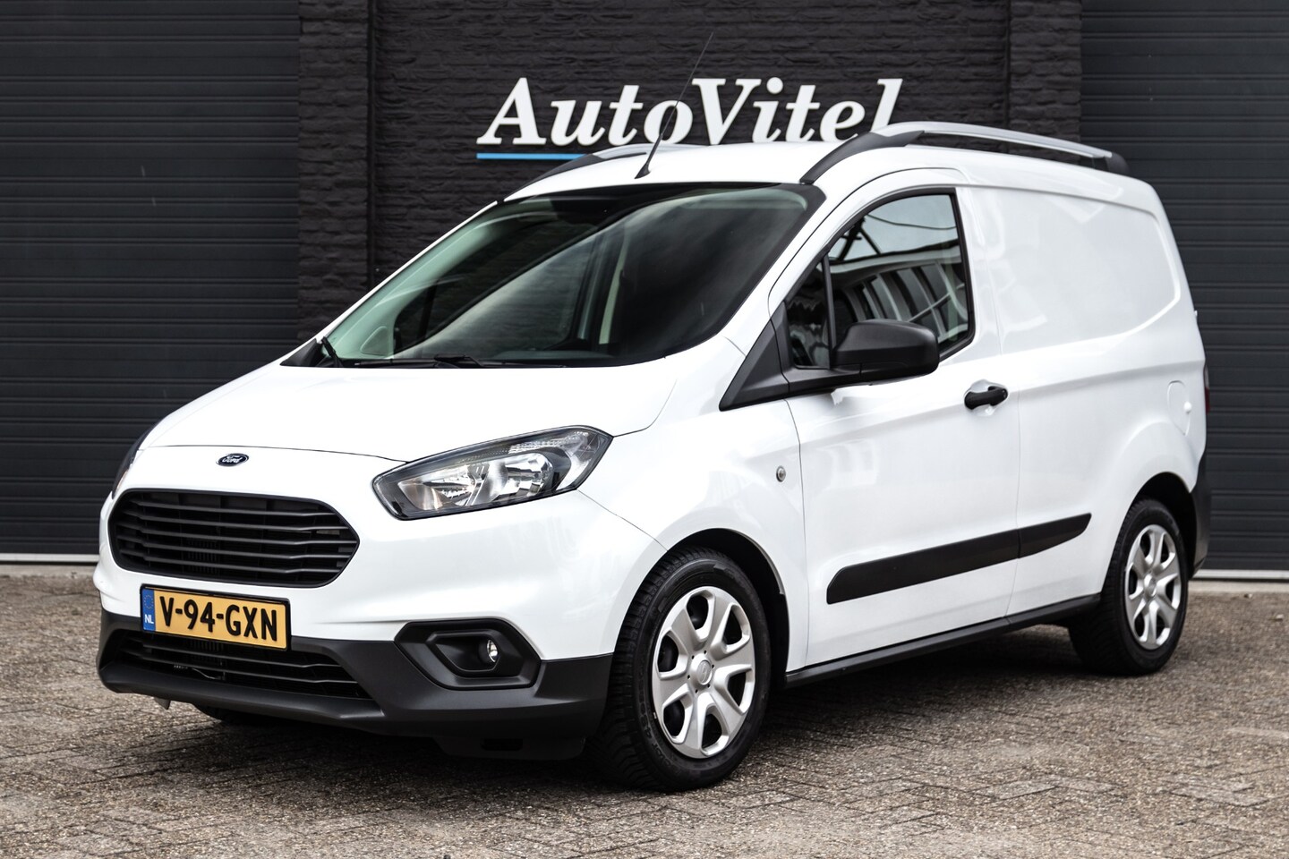 Ford Transit Courier - 1.0 Trend | Benzine | Airco | Dakrails | Stoelverwarming | Verwarmde Voorruit | Zijdeur | - AutoWereld.nl