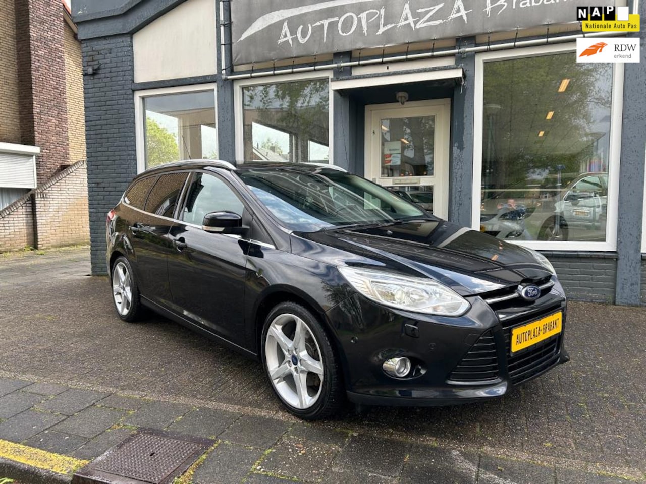 Ford Focus Wagon - 1.6 EcoBoost 182 PK/ CRUISE/ CLIMA/ PDC/ 18 INCH/ HALF LEER/ STOELVER/ BLUETOOTH - AutoWereld.nl