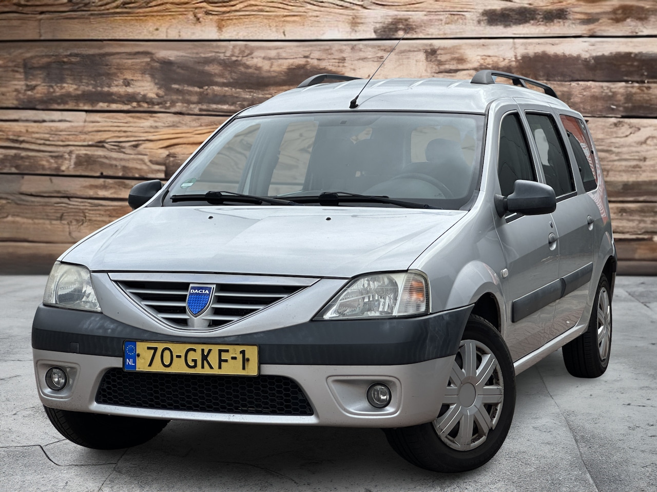 Dacia Logan MCV - 1.6-16V Lauréate 7p. 1.6-16V Lauréate 7p. | Airco - AutoWereld.nl