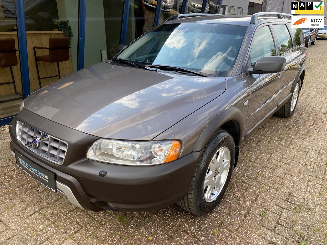 Volvo XC70 - 2.4 D5 AWD Summum Automaat / LEER / YOUNGTIMER - AutoWereld.nl