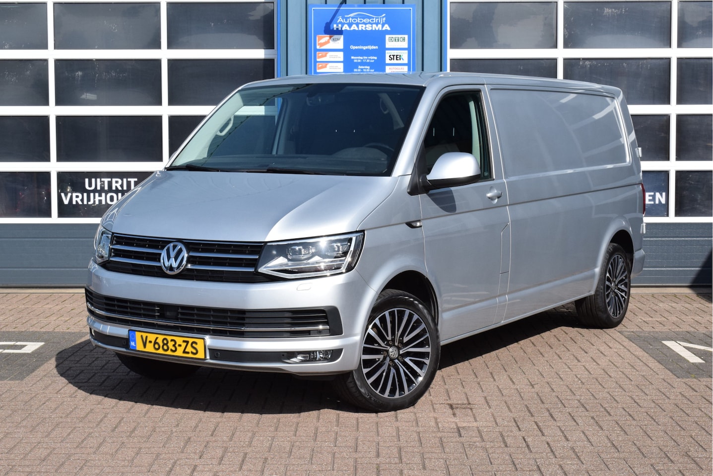 Volkswagen Transporter - 2.0 TDI L2H1 Comfortline Plus - AutoWereld.nl