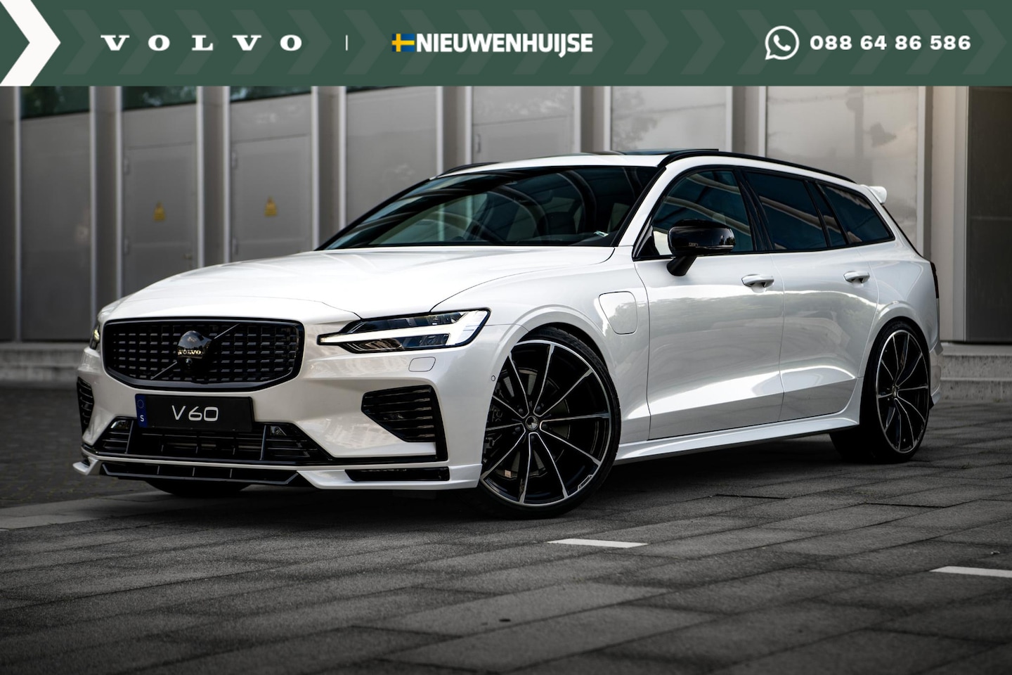 Volvo V60 - 2.0 T8 Recharge AWD Ultra Dark | Uit Voorraad Leverbaar | HEICO Exterieur Styling | Bowers - AutoWereld.nl