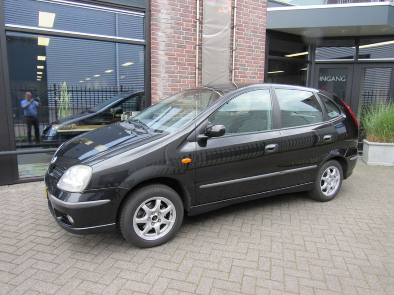 Nissan Almera Tino - 1.8 Acenta Nav/ Achteruitrijcamera/ Lm velgen - AutoWereld.nl