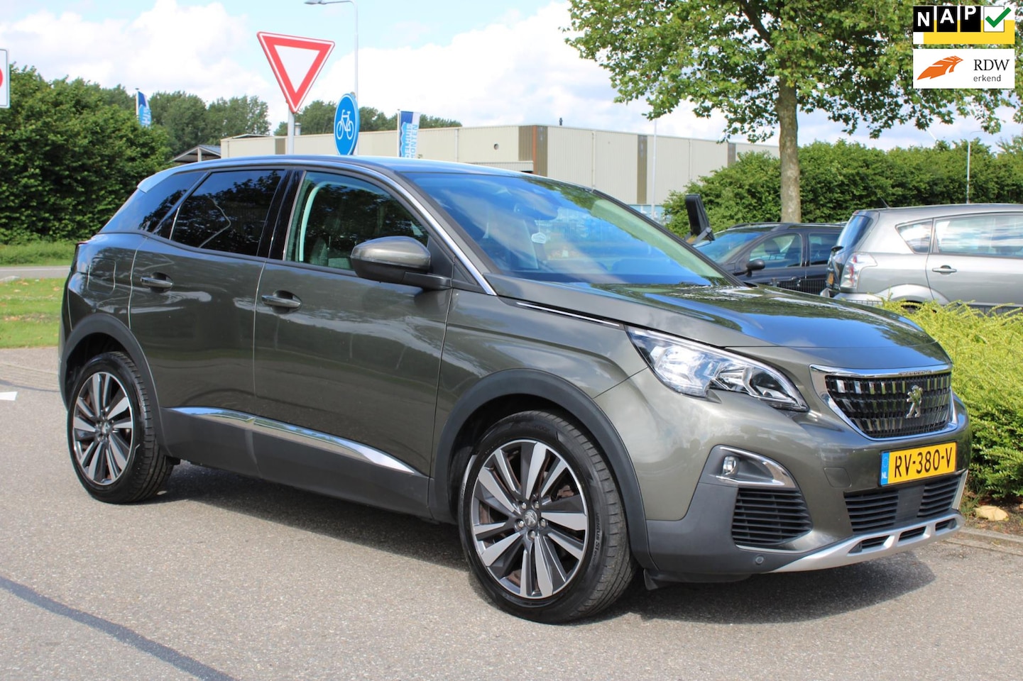 Peugeot 3008 - 1.2 PureTech ALLURE-uitv/CLIMA AIRCO/ISOFIX/NAVIGATIE/LM-VELG/CRUISECONTROL/HALF LEER/114. - AutoWereld.nl