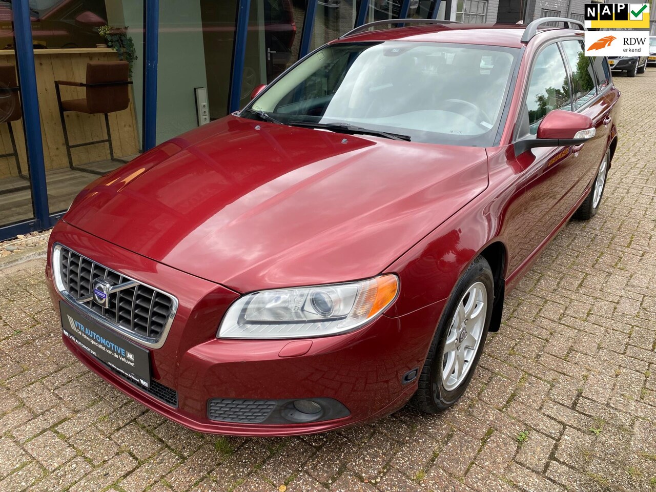 Volvo V70 - 2.5FT Momentum Automaat H.LEER / XENON / YOUNGTIMER - AutoWereld.nl