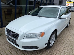 Volvo V70 - 2.5FT Momentum 200PK H.LEER / XENON / TREKHAAK