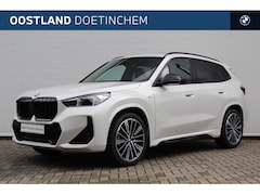 BMW X1 - sDrive20i M Sport Automaat / Panoramadak / Sportstoelen / Adaptieve LED / Adaptief M Onder