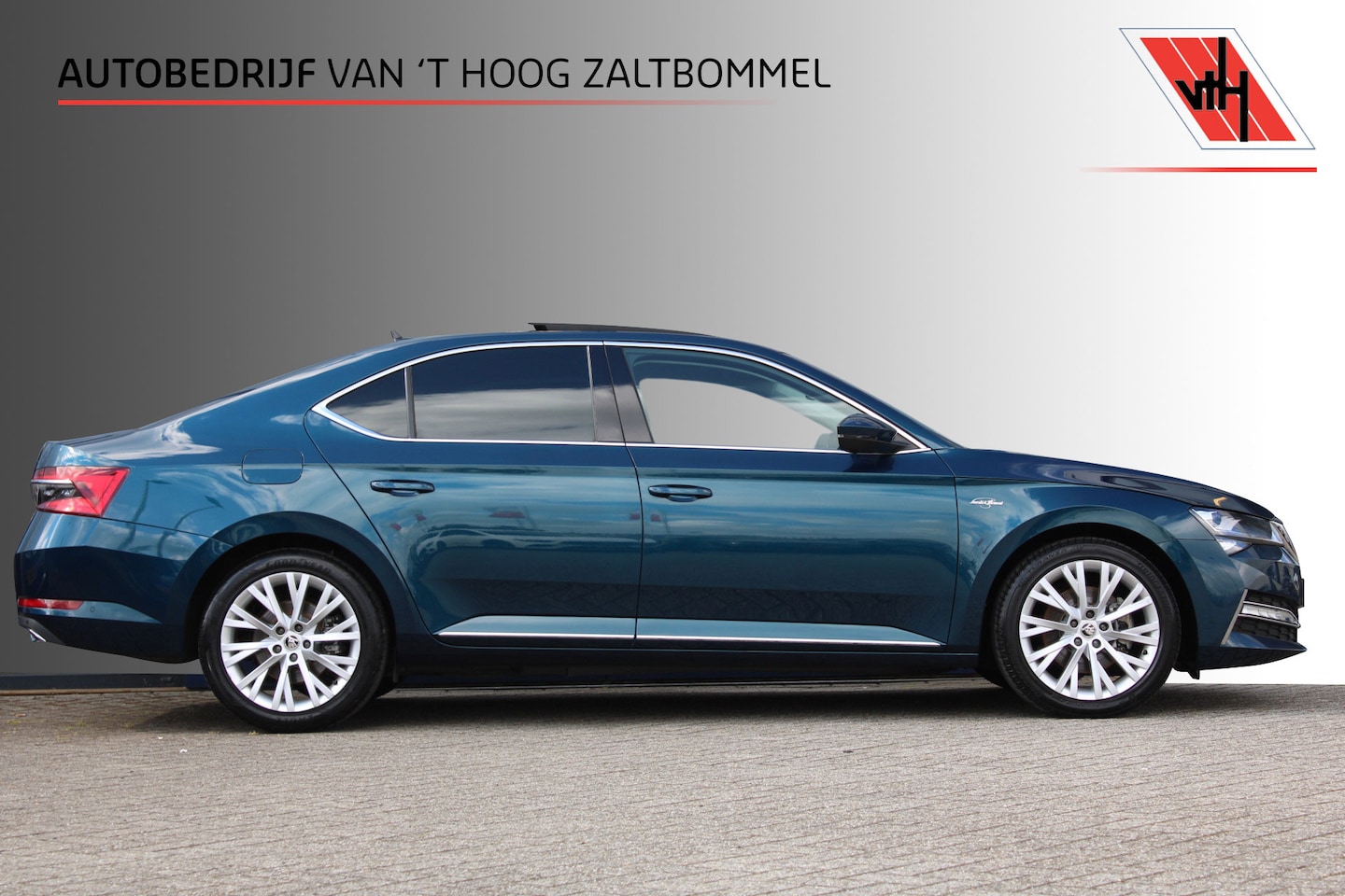 Skoda Superb - 1.4 TSI iV 218pk Laurin&Klement PANORAMADAK VITRUAL LEDER MEMORY - AutoWereld.nl