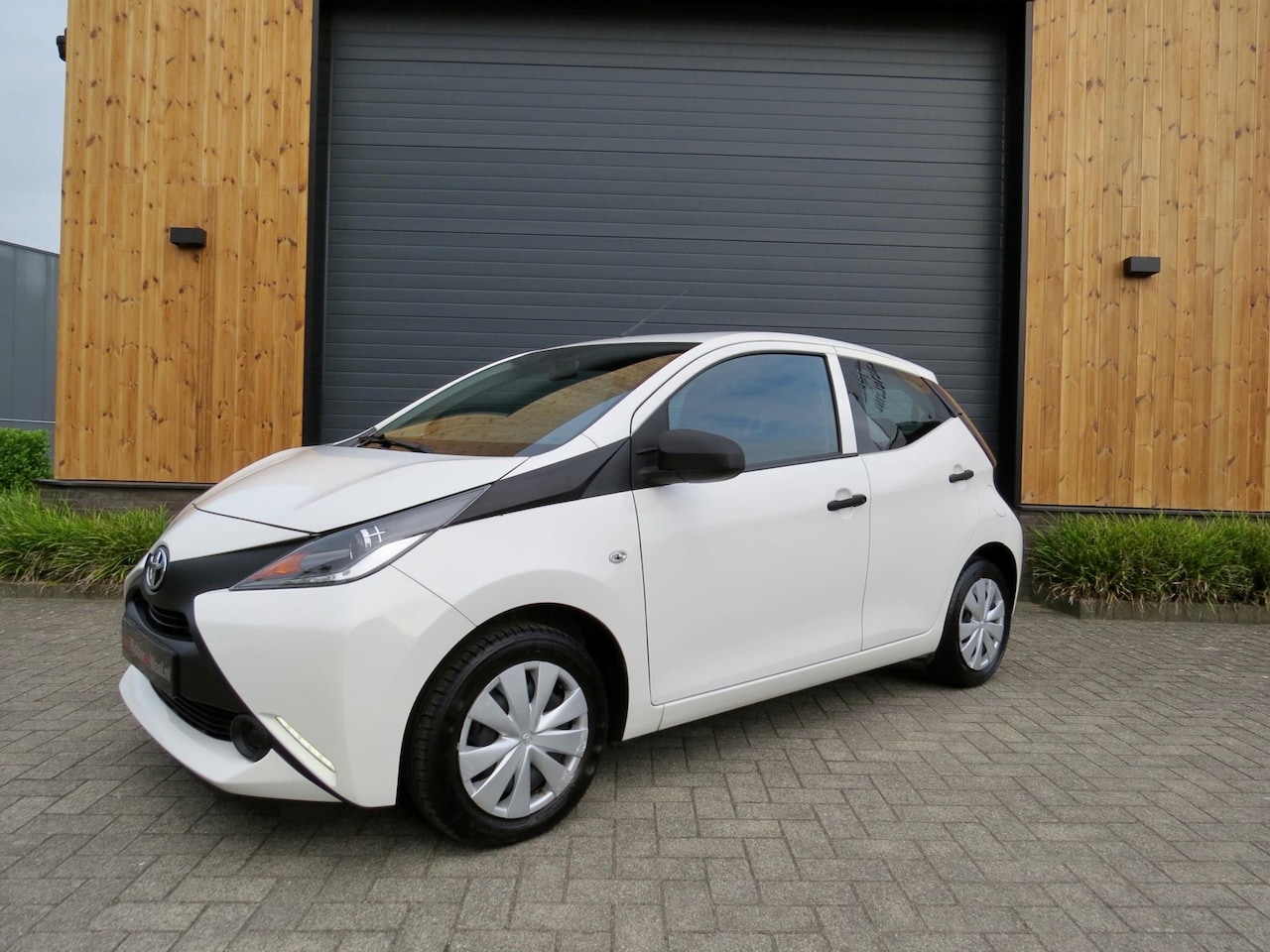 Toyota Aygo - 1.0 VVT-i x-fun *Cruise control *Airco *5 deurs - AutoWereld.nl