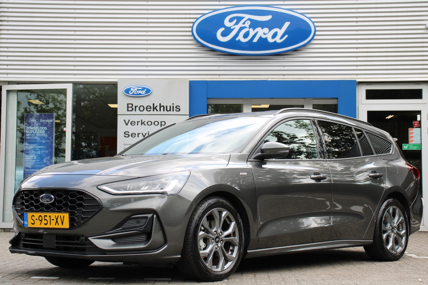 Ford Focus Wagon - 1.0EB HYBRID ST LINE | NL-AUTO! | 1E EIGENAAR! | GROOT SCHERM! | NAVI | CLIMA | WINTERPACK - AutoWereld.nl