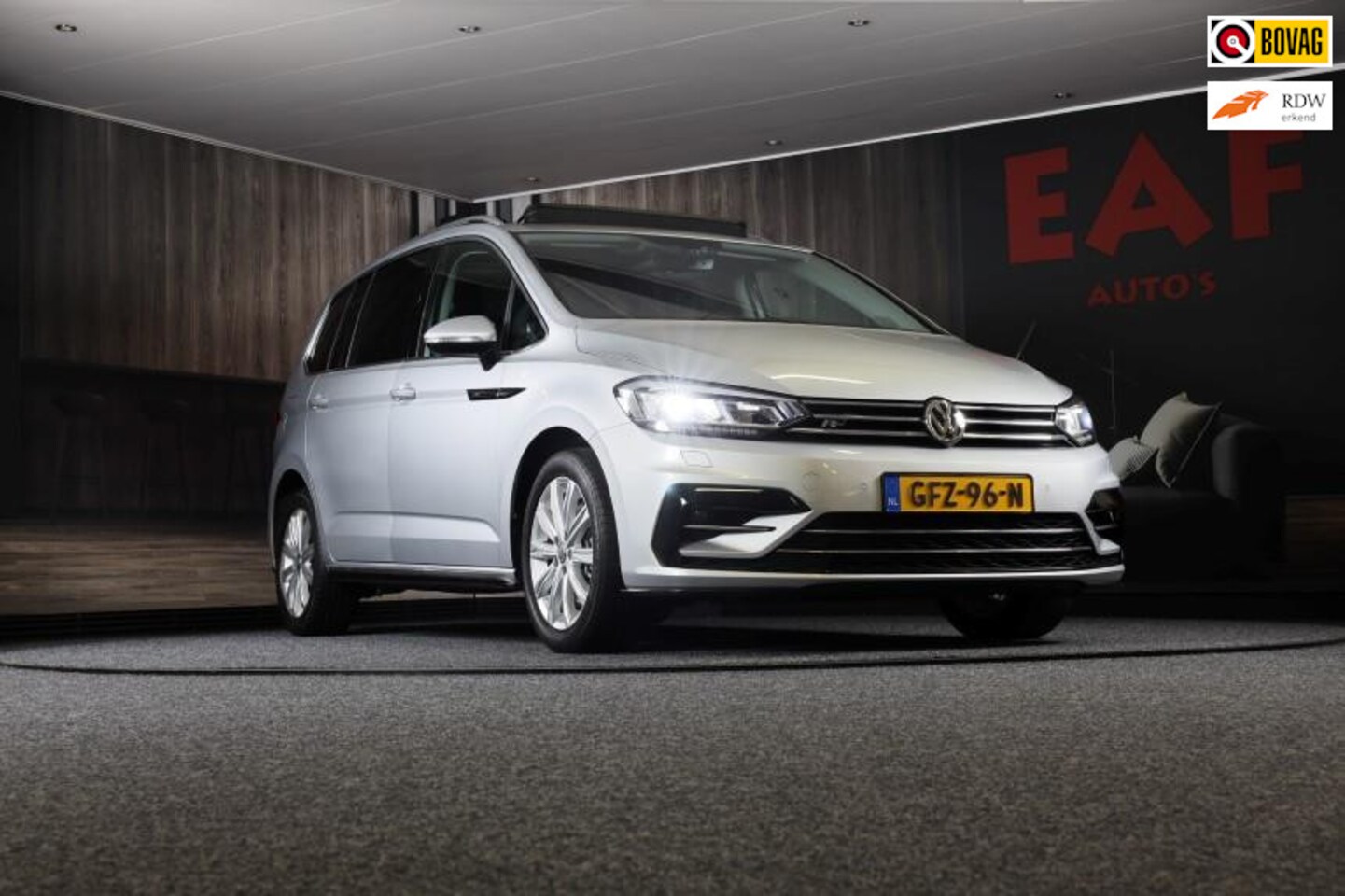 Volkswagen Touran - 1.5 TSI R Line 7 Persoons / AUT / ACC / Navi / Camera / Open Panoramadak / Led / Pdc / Tre - AutoWereld.nl