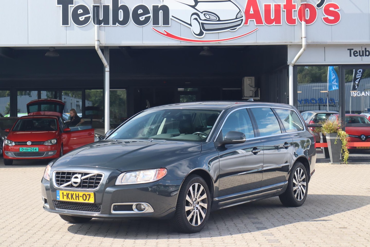 Volvo V70 - 1.6 T4 Kinetic Airco, Cruise control, Afneembare trekhaak, Parkeersensoren - AutoWereld.nl