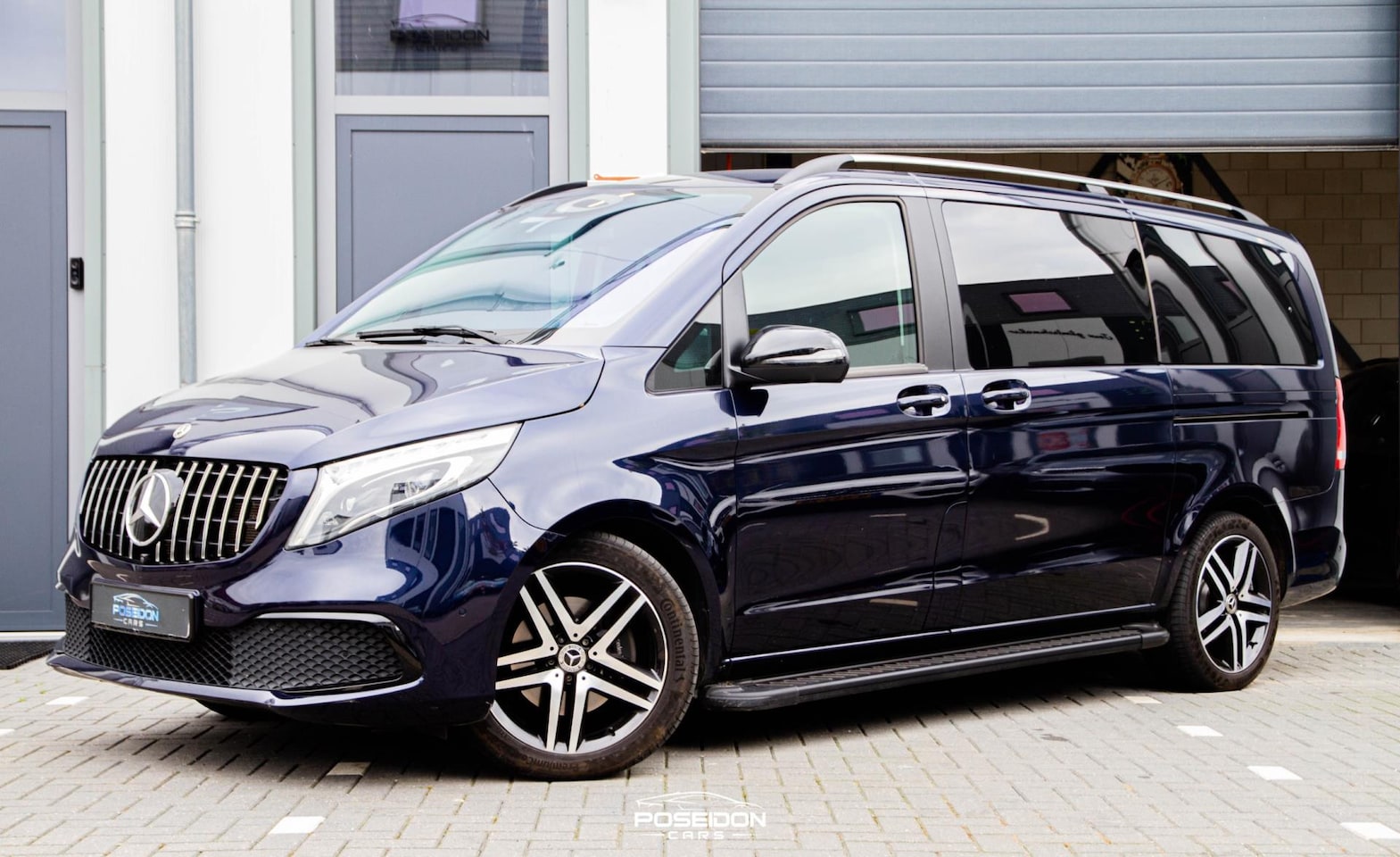 Mercedes-Benz V-klasse - 300d Lang DC Avantgarde GRIJS KENTEKEN | PANORAMADAK | NIEUWE TYPE!! - AutoWereld.nl