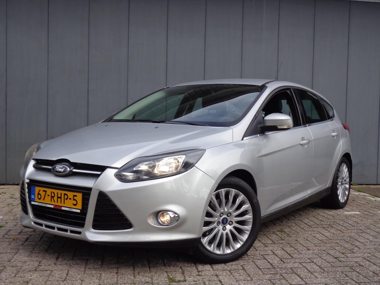 Ford Focus - 1.6i EcoBoost First Edition Titanium Speciale&luxe Focus,Volledig Onderhoudsboekje.1Eigena - AutoWereld.nl