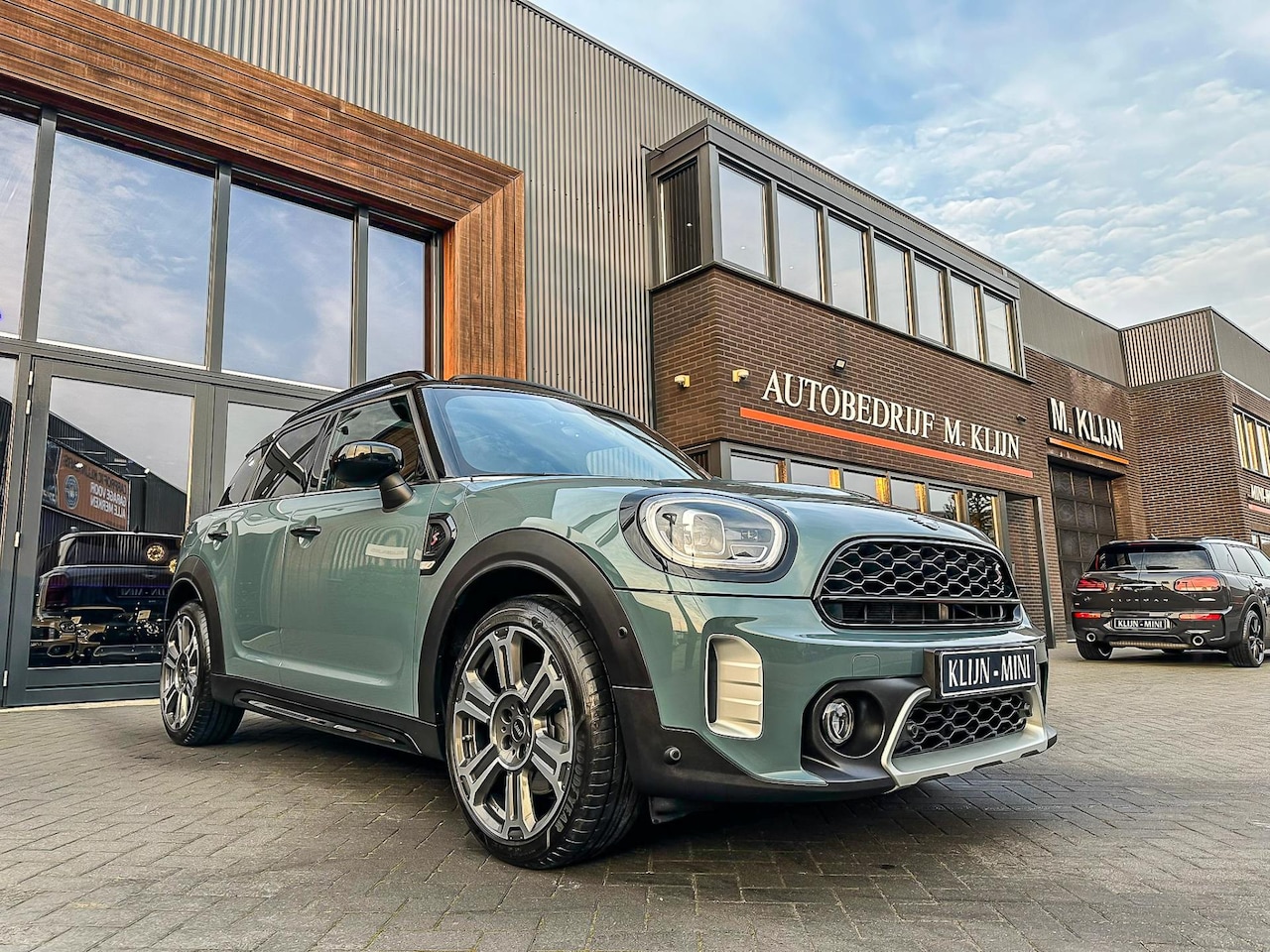 MINI Countryman - Mini 2.0 Cooper S MINI Yours f1 aut 178pk/Sage Green/navi/pano/camera/btw - AutoWereld.nl