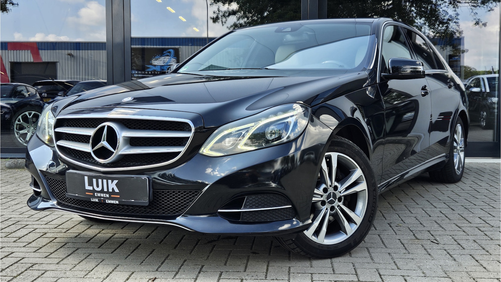 Mercedes-Benz E-klasse - 350 CGI Avantgarde + LEER + LED + CAMERA + NAVIGATIE - AutoWereld.nl