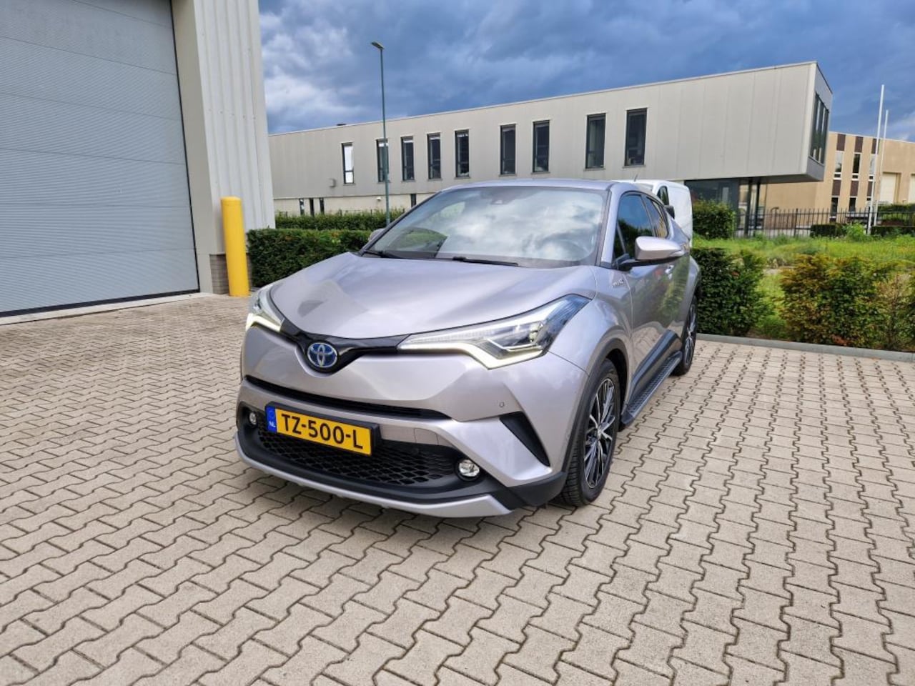 Toyota C-HR - 1.8 Hybrid Executive | Navi. | Stoelverwarming | Achteruitrijcamera | Park. sensoren - AutoWereld.nl