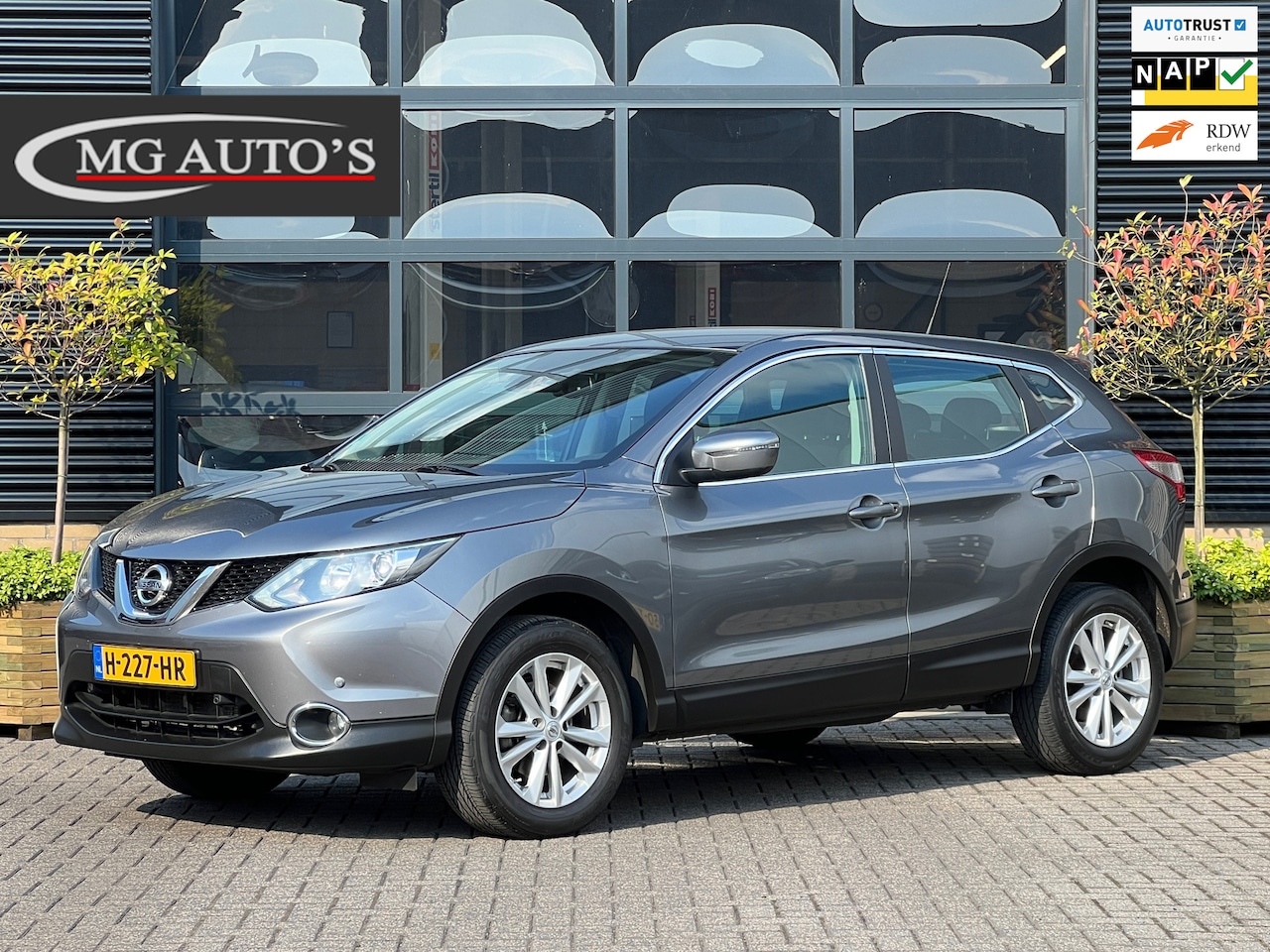 Nissan Qashqai - 1.2 Acenta | Trekhaak | Dealer Onderhouden | Cruise/Climate Control | Navi | Stoelverwarmi - AutoWereld.nl