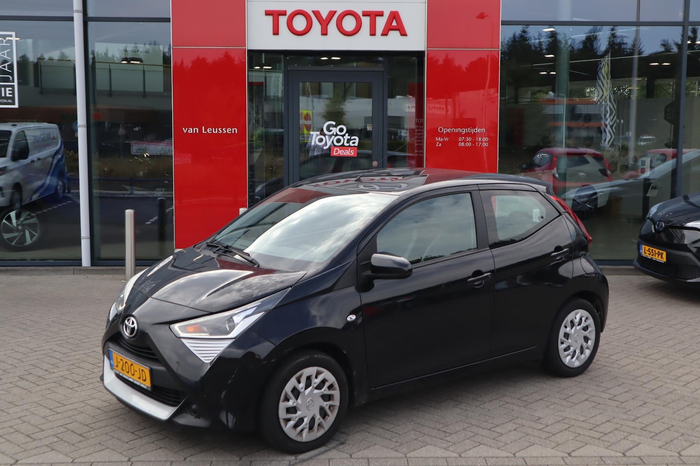 Toyota Aygo - X-PLAY-5-DEURS AIRCO CAMERA LED AUDIO-STUURWIELBED 1e EIGENAAR NL-AUTO - AutoWereld.nl