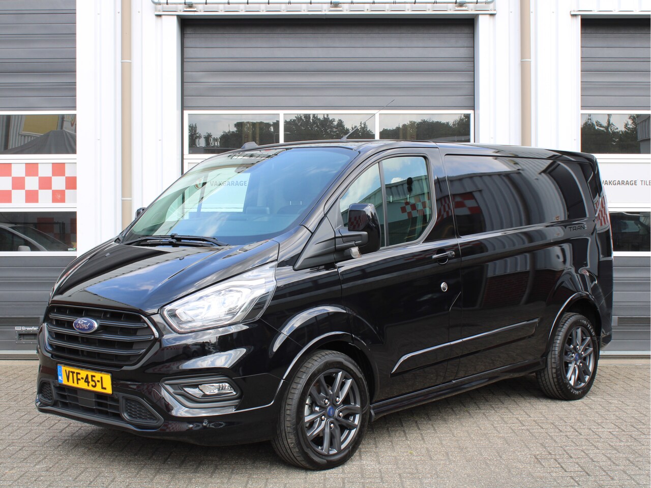 Ford Transit Custom - 290 2.0 TDCI 170PK L1H1 Sport Automaat /NAVI/PDC/Leder/LED/Lane assist/DAB+/Trekhaak/Apple - AutoWereld.nl