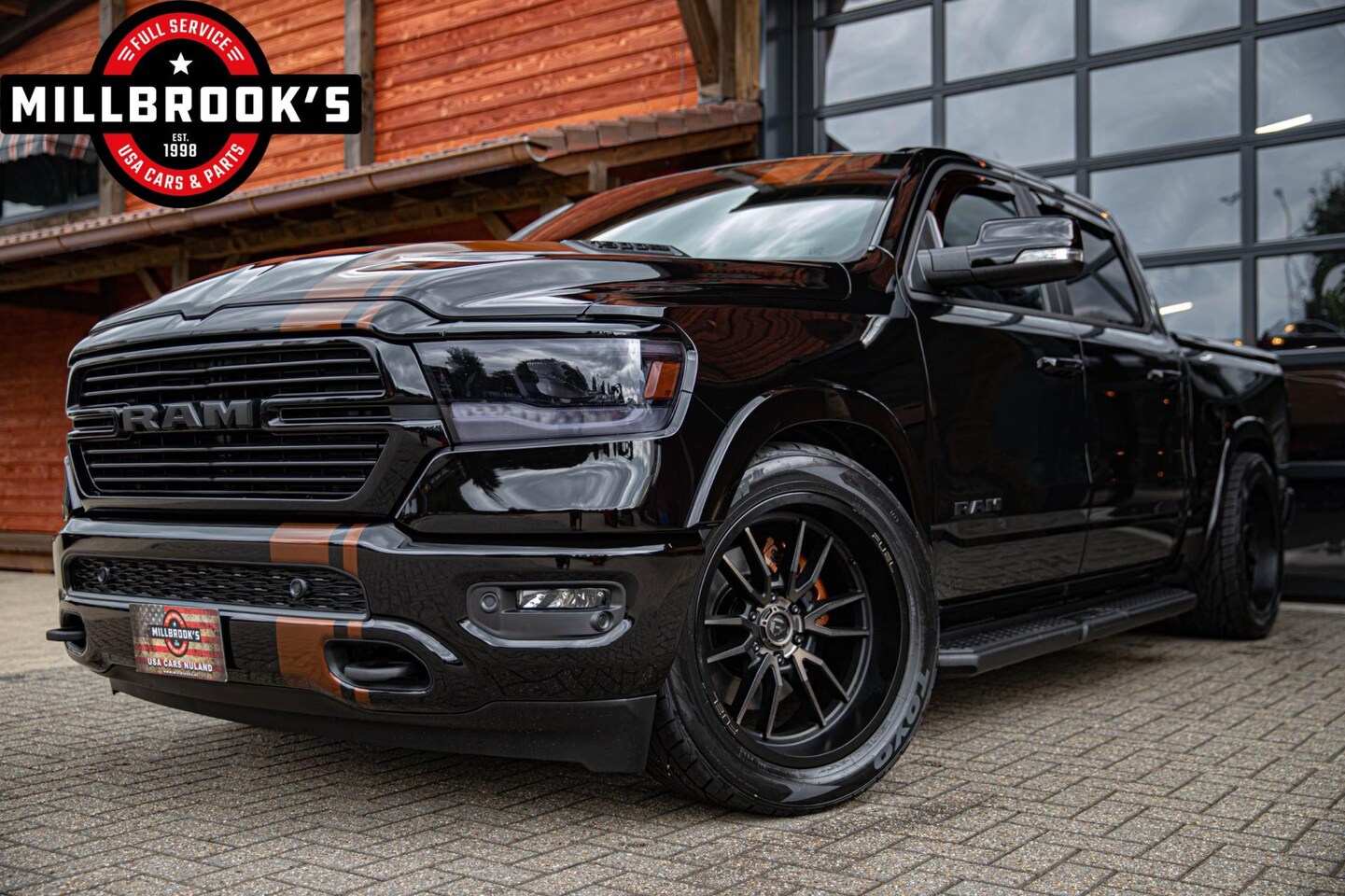 Dodge Ram 1500 - 5.7 V8 Laramie Sport Night Millbrooks Copper Edition Lowered, LPG, 6 jaar garantie!! - AutoWereld.nl