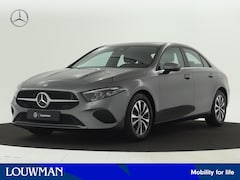 Mercedes-Benz A-klasse - 180 Star Edition | Dodehoekassistent | Parkeerpakket met achteruitrijcamera | Verwarmde st