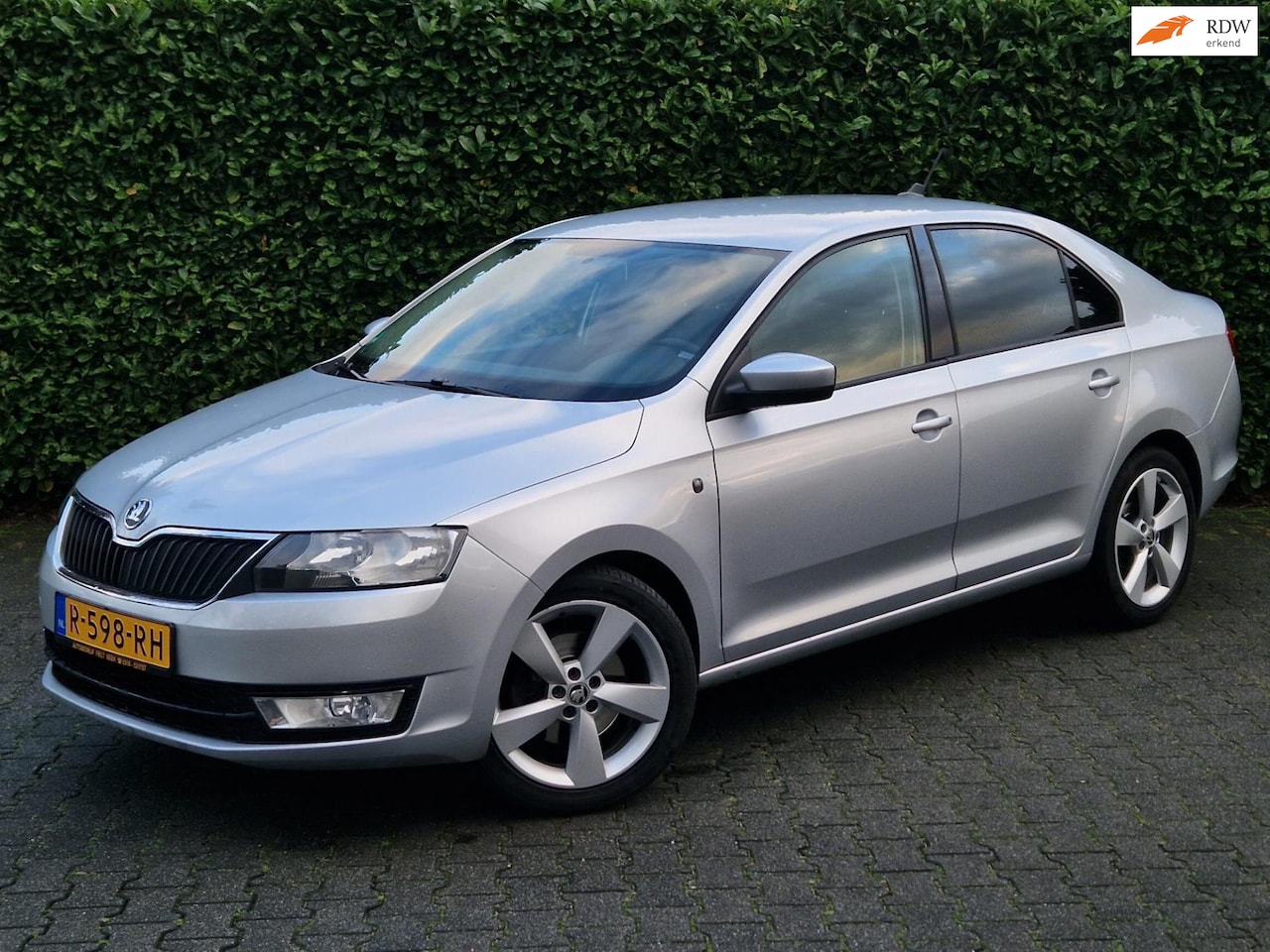 Skoda Rapid - 1.2 TSI Greentech Ambition / Navigatie / Bluetooth / Stoelverwarming / Parkeersensor / 17 - AutoWereld.nl