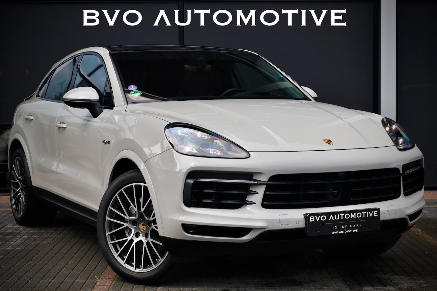 Porsche Cayenne Coupé - 3.0 E-Hybrid HUD ACC Pano 360camera - AutoWereld.nl