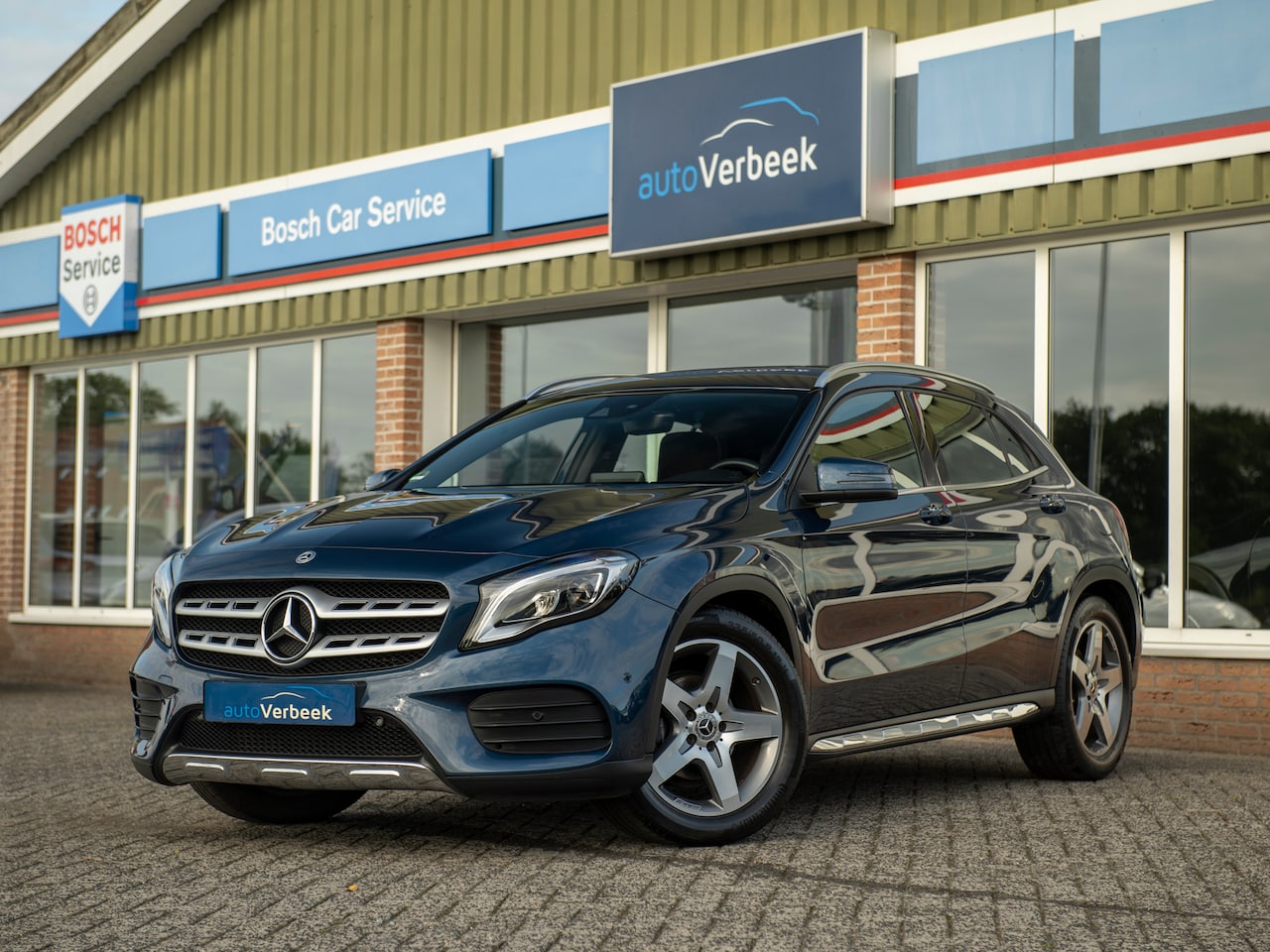 Mercedes-Benz GLA-Klasse - 180 Business Solution AMG | Achteruitrij camera | High-performance LED | Grootlicht-assist - AutoWereld.nl