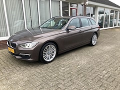 BMW 3-serie - 320D LUXURY LINE LEER NAVI CAMERA CRUISE HUD STOELVERW. BTW