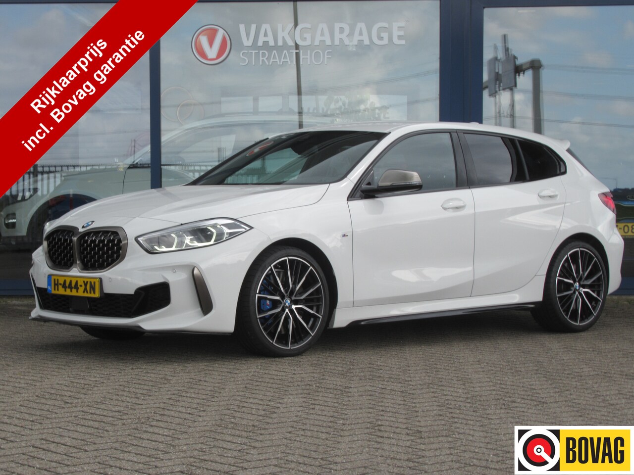 BMW 1-serie - M135i xDrive Executive Edition M135i xDrive Executive Edition 306 PK, Full LED / Carplay / PDC / Stoelverwarming / 19' M - AutoWereld.nl