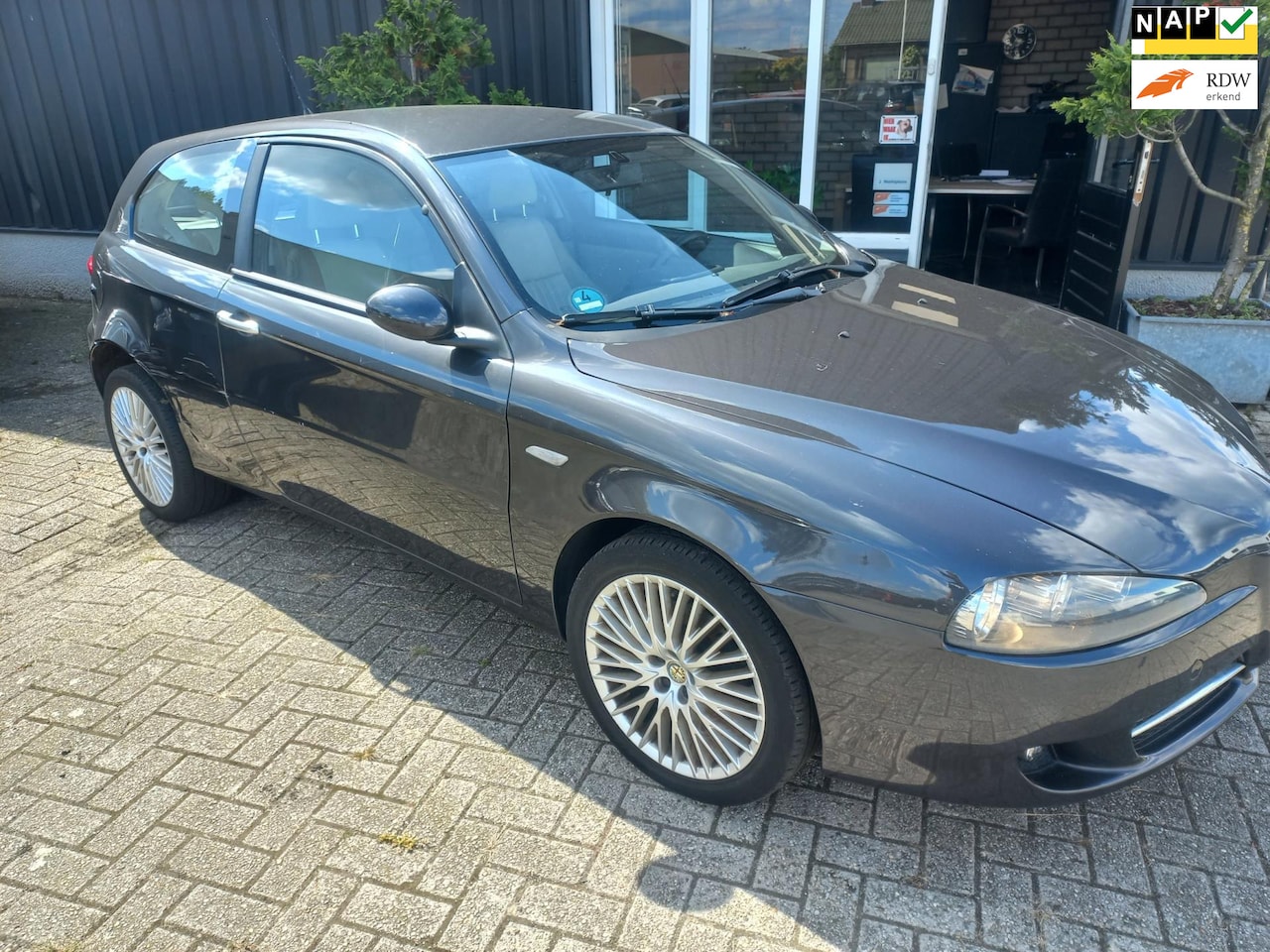 Alfa Romeo 147 - 1.6 T.Spark Veloce Collezione 1.6 T.Spark Veloce Collezione - AutoWereld.nl