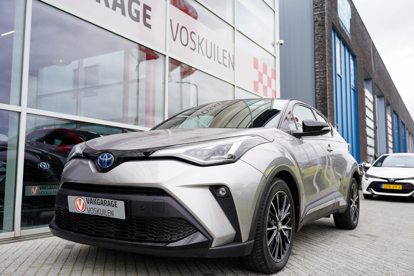 Toyota C-HR - 1.8 Hybrid Bi-Tone | Apple Carplay | Dodehoek - AutoWereld.nl