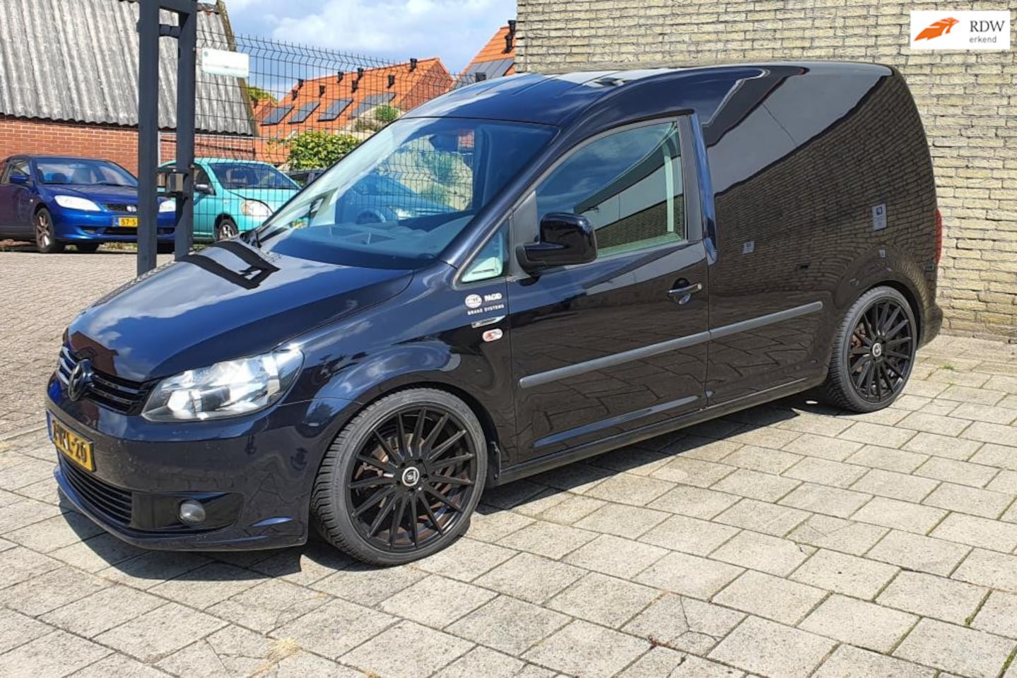 Volkswagen Caddy - 1.6 TDI R-Line uitgevoerd - AutoWereld.nl