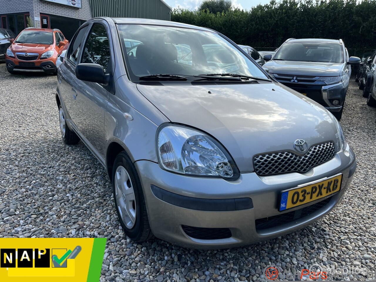 Toyota Yaris - 1.3 VVT-i Idols 1.3 VVT-i Idols,Airco,5drs,2de eigenaar - AutoWereld.nl