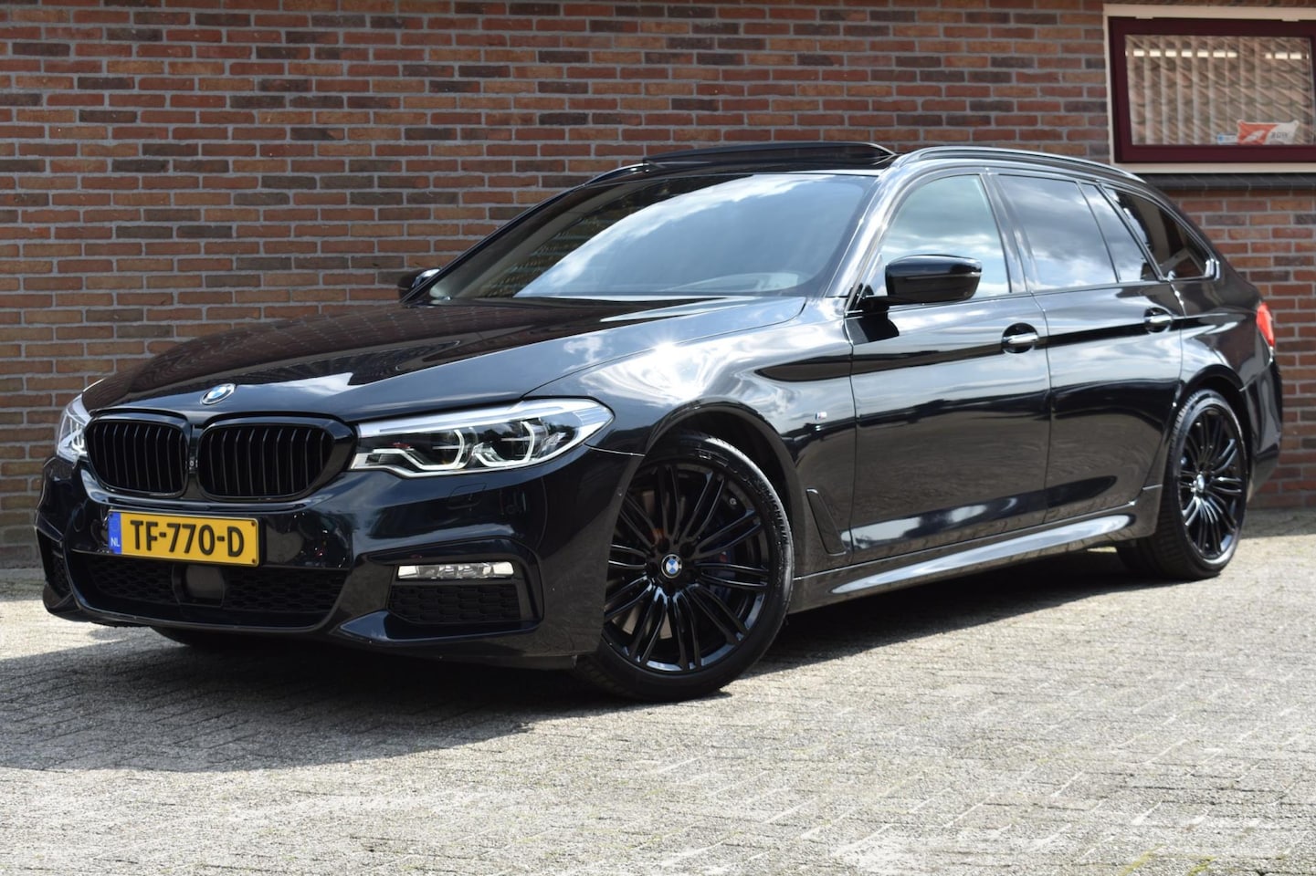 BMW 5-serie Touring - 540i xDrive High Executive '18 LED Leder Pano Cruise Inruil mogelijk - AutoWereld.nl