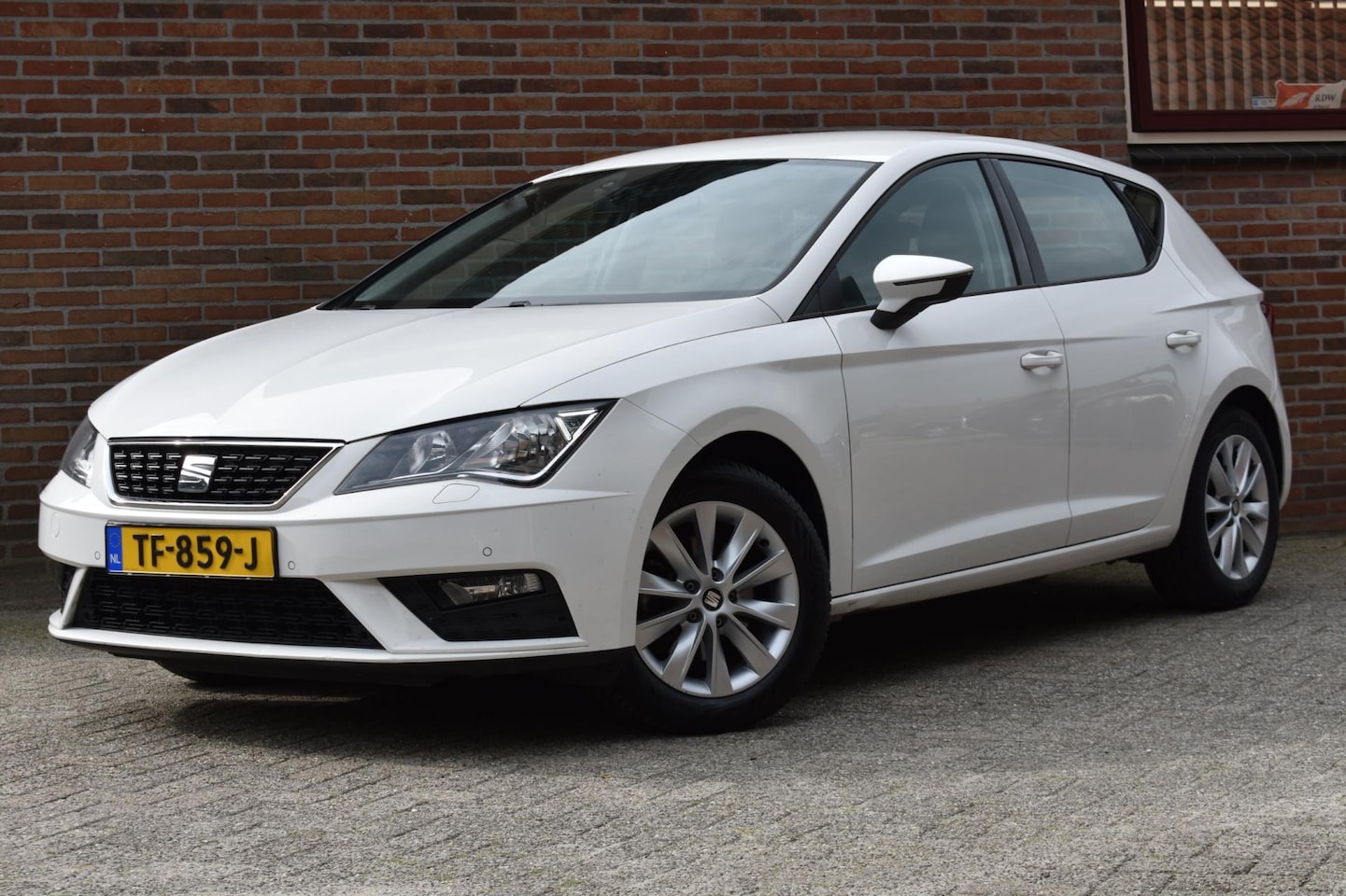 Seat Leon - 1.6 TDI Style Business Intense '17 LES AUTO Airco Cruise Inruil mogelijk - AutoWereld.nl