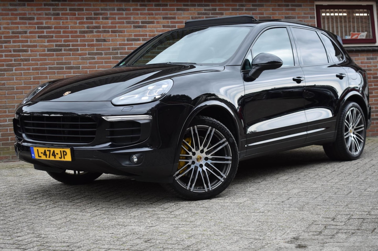 Porsche Cayenne - 3.0 S E-Hybrid Platinum Edition '17 LED Pano Leder Clima Navi Inruil mogelijk - AutoWereld.nl