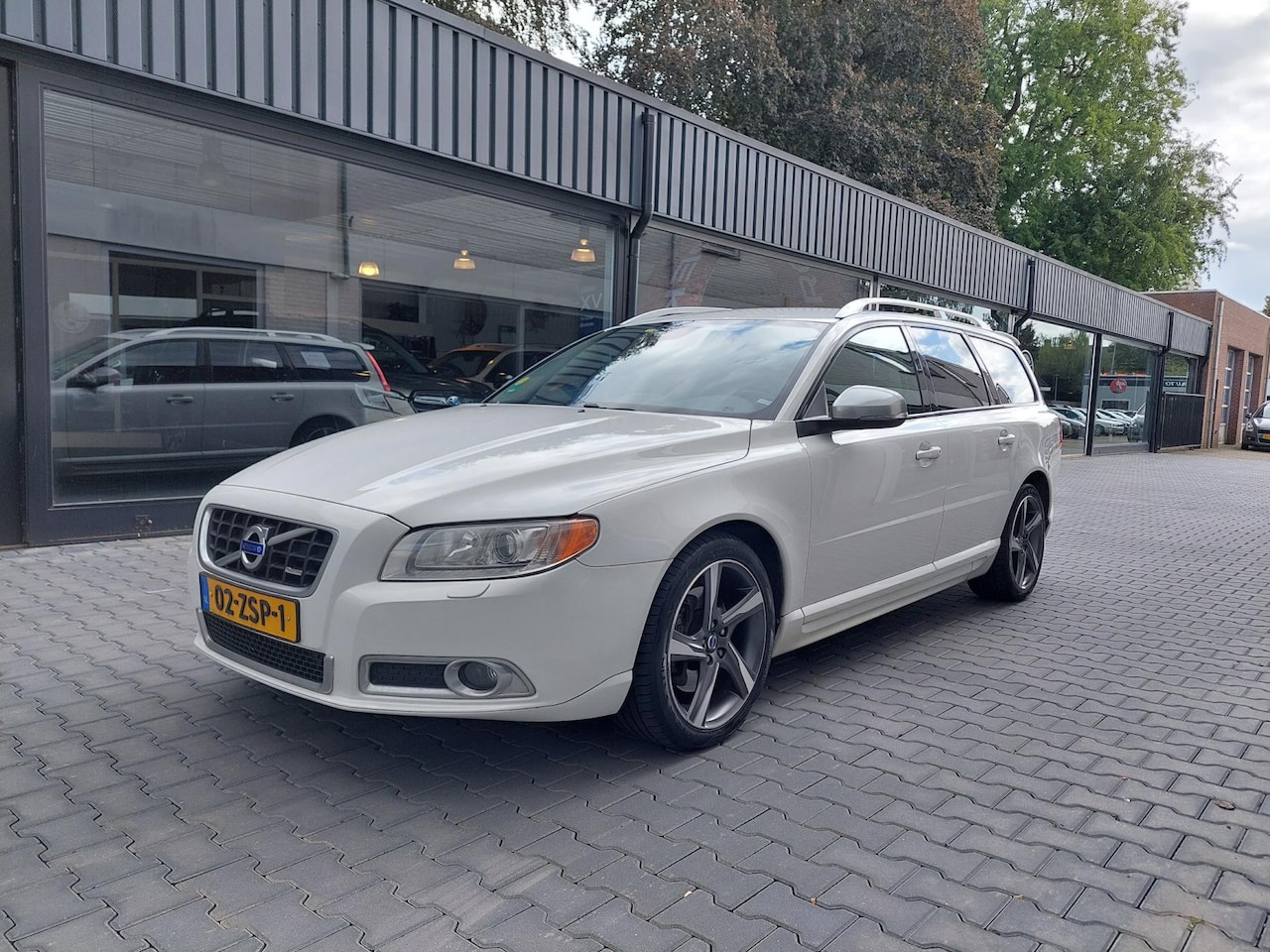 Volvo V70 - 2.0 D4 R-Edition Dealer oh Navi Clima Cruise PDC Electrische achterklep Stoelverwarming Te - AutoWereld.nl