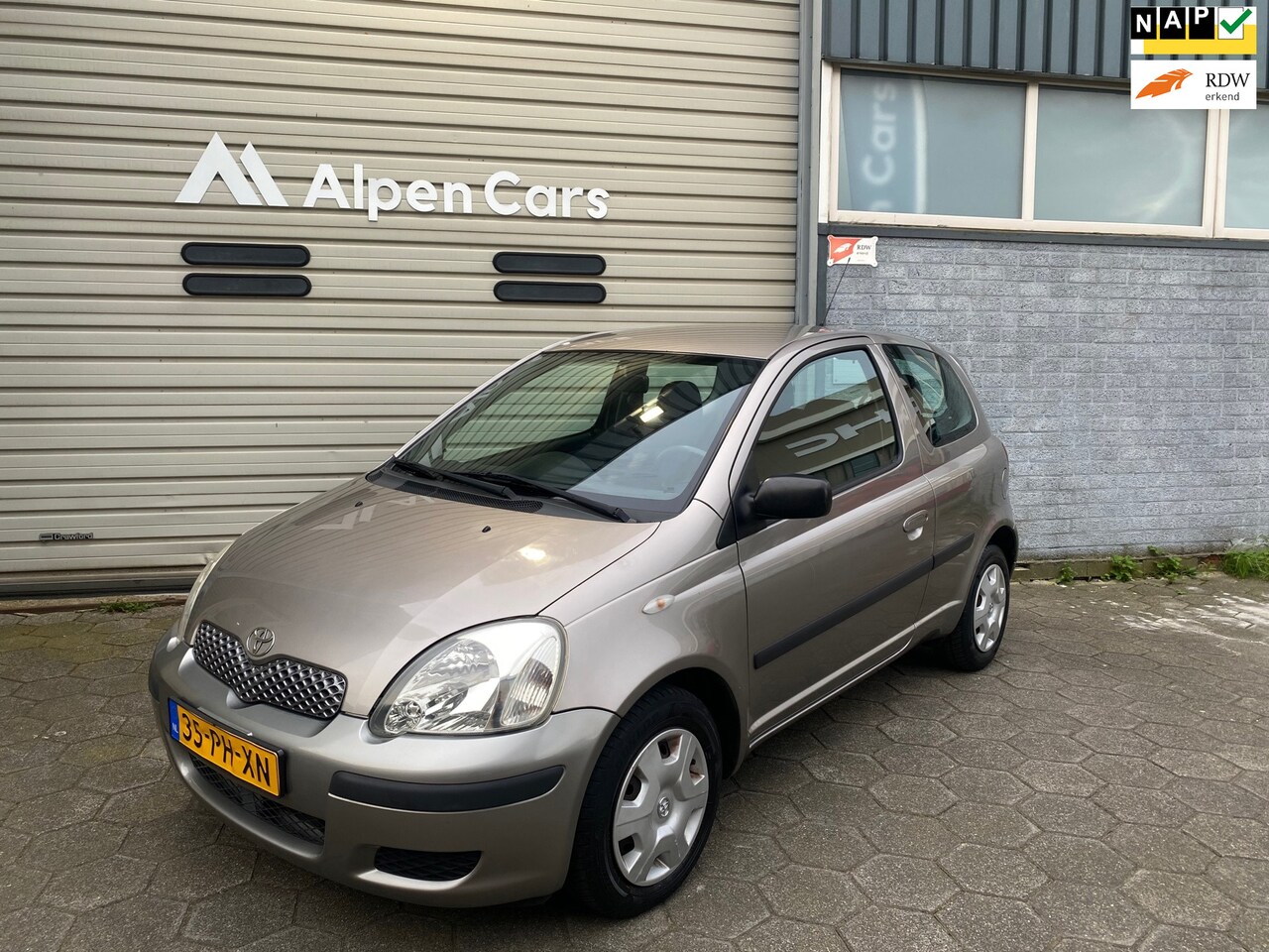 Toyota Yaris - 1.0 VVT-i Idols Airco / APK 08-2025 / NAP - AutoWereld.nl