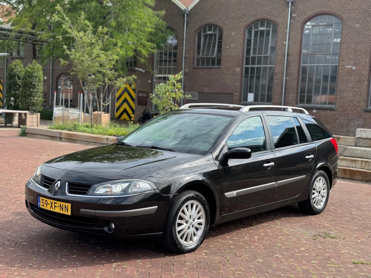 Renault Laguna Grand Tour - 2.0-16V Tech Line 2.0-16V Tech Line - AutoWereld.nl