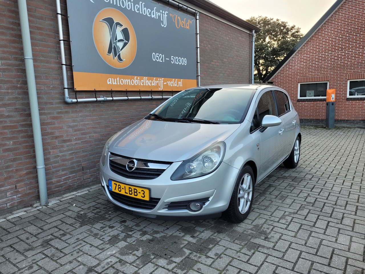 Opel Corsa - 1.2-16V '111' Edition 1.2-16V '111' Edition - AutoWereld.nl