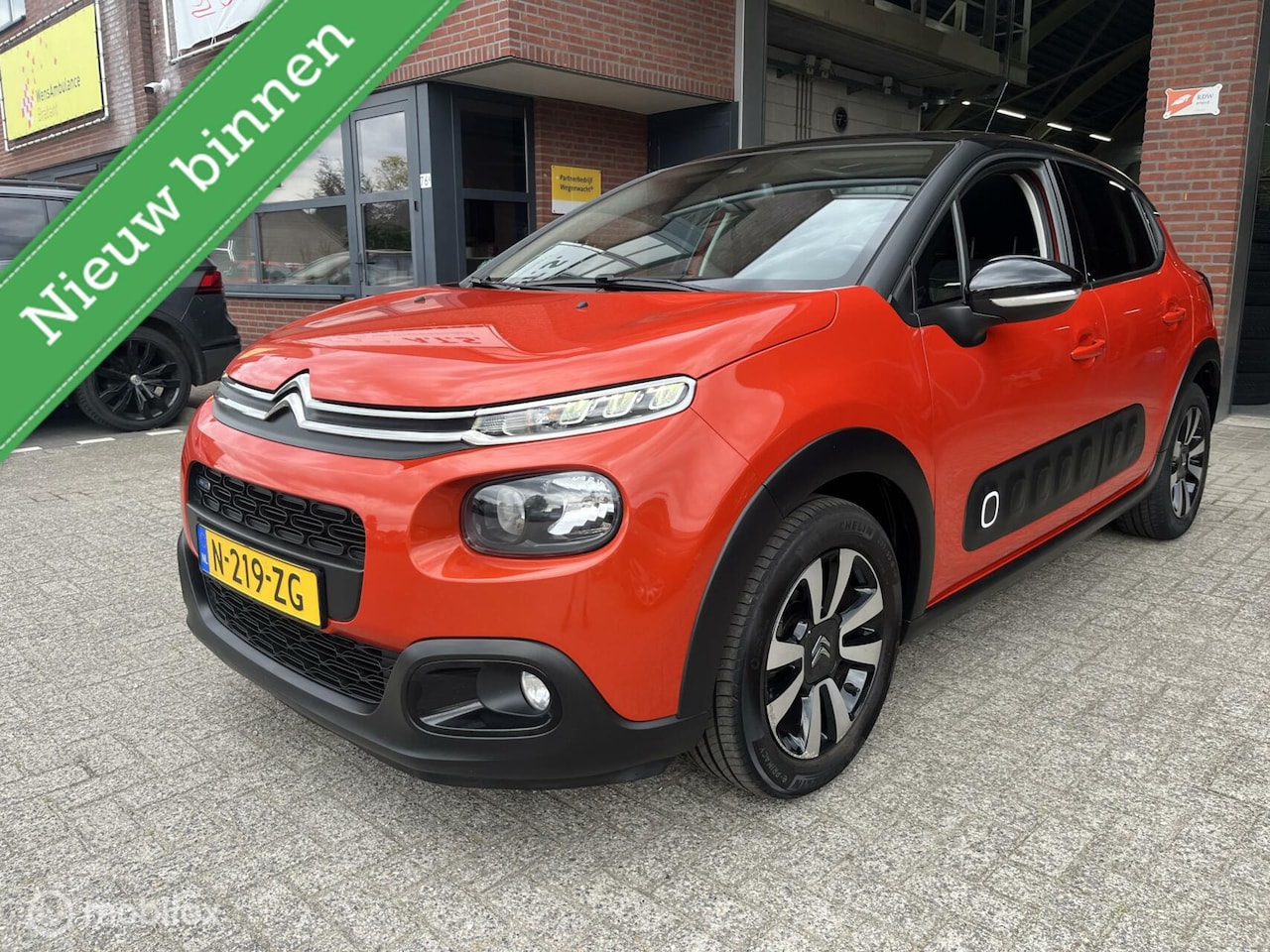 Citroën C3 - 1.2 PureTech S&S Shine NAVI*CAMERA*PANO-DAK*CRUISE* - AutoWereld.nl