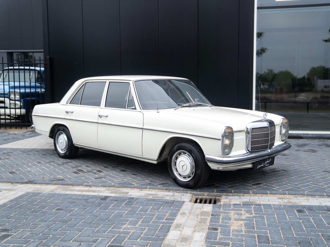 Mercedes-Benz 200-280 (W115) - 220 220 - AutoWereld.nl