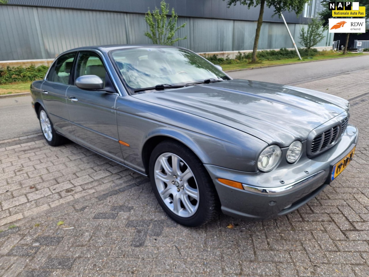 Jaguar XJ - 4.2 V8 Executive 4.2 V8 Executive, Apk, Nap, Zeer goed rijdend, Inruil mogelijk. - AutoWereld.nl